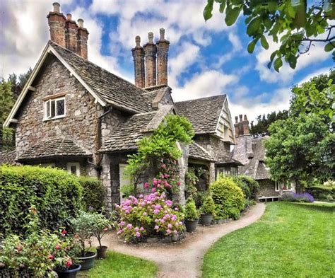 old english cottage style.